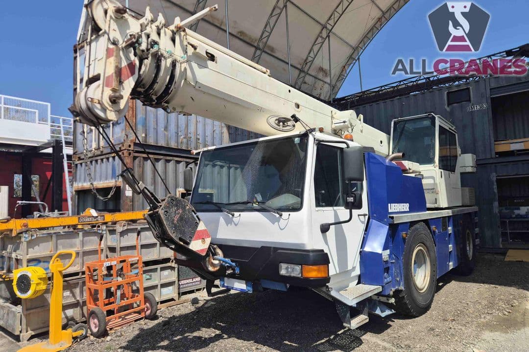 AC1775 1999 Liebherr LTM1030-2 photo 1