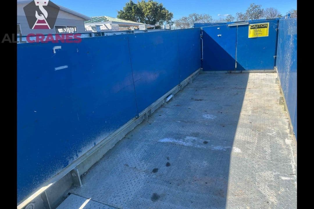 2.2m Loading Bays — photo 1